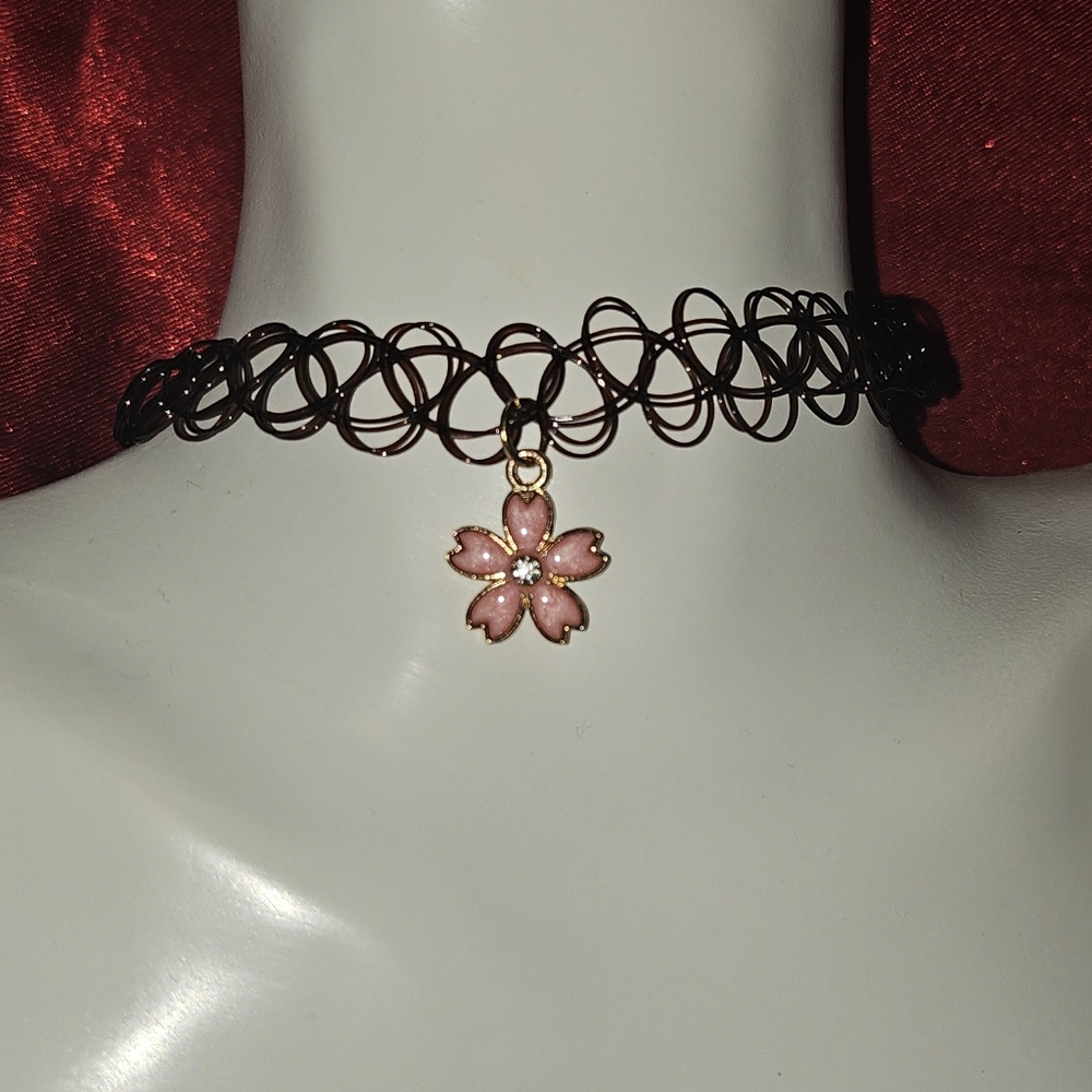 Flower charm choker necklace